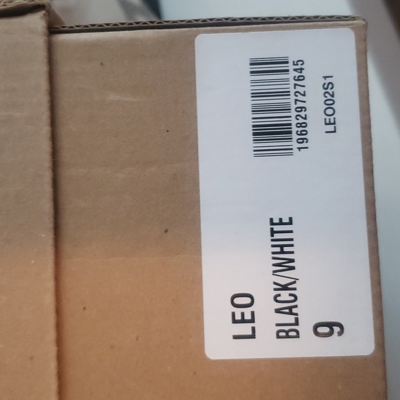 STEVE MADDEN "LEO" BOOTS - Picture 6 of 6